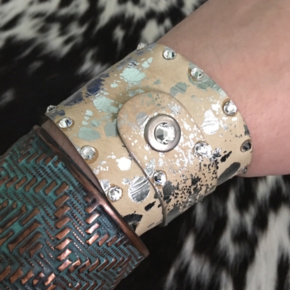 Jewelry - Western Rhinestone Silver Shine Cuff Bracelet